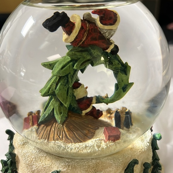 Vintage Snow Globe Her Cones Santa. Claus Christmas Music Box Jingle Bell Tune - Picture 4 of 7